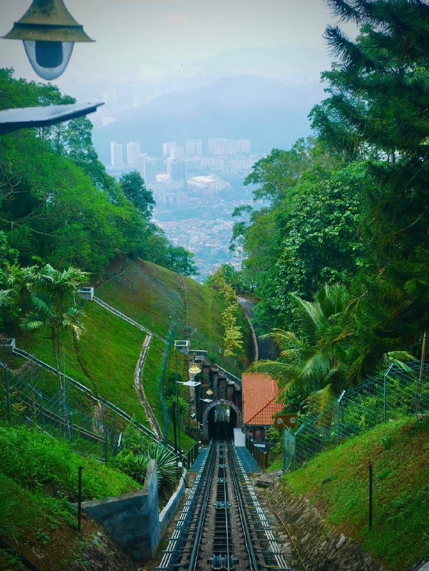 #traveling #MalaysiaDay 2 - 槟城（Penang）⛰️升旗山🏠极乐寺（补充图文见评论）#traveling #MalaysiaDay 2 - 槟城（Penang）⛰️升旗山🏠极乐寺（补充图文见评论）